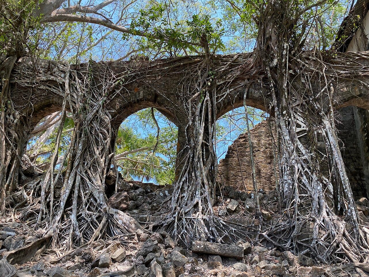 Ross Island, near Port Blair — Photo: Vinayaraj, CC BY-SA 4.0 · Wikimedia Commons